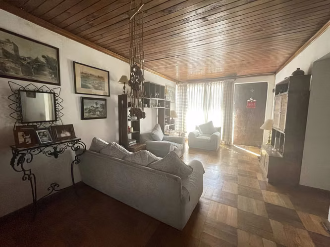 Casa en venta Macul, muy buen estado, buena ubicación y zona segura.