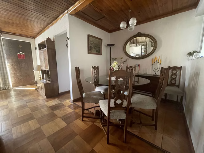 Casa en venta Macul, muy buen estado, buena ubicación y zona segura.