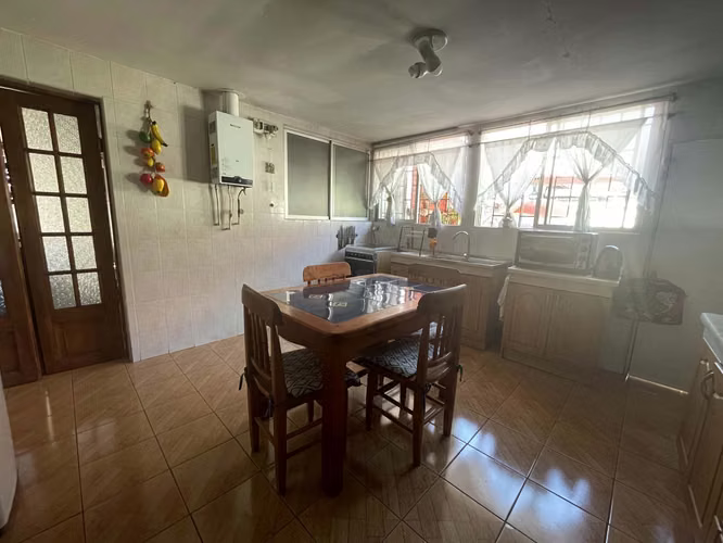 Casa en venta Macul, muy buen estado, buena ubicación y zona segura.