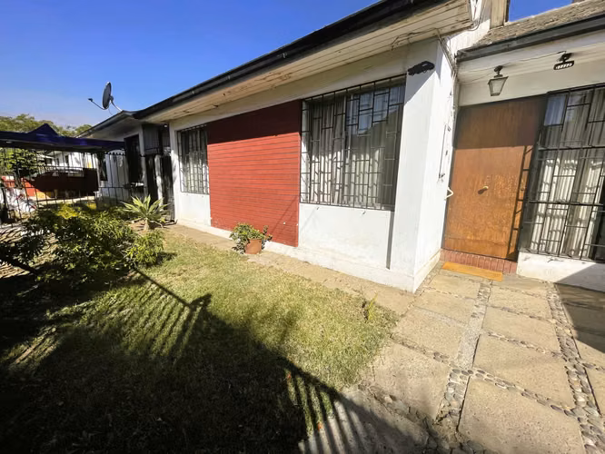Casa en venta Macul, muy buen estado, buena ubicación y zona segura.