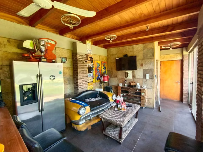 GRAN CASA EN LAS VISCACHAS  (94312)