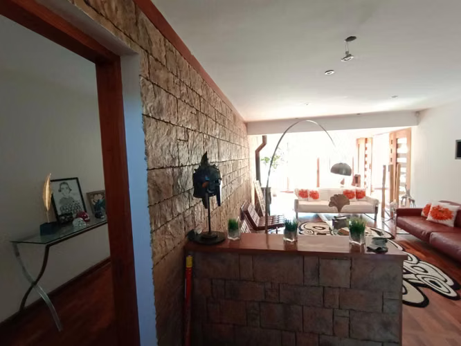 GRAN CASA EN LAS VISCACHAS  (94312)