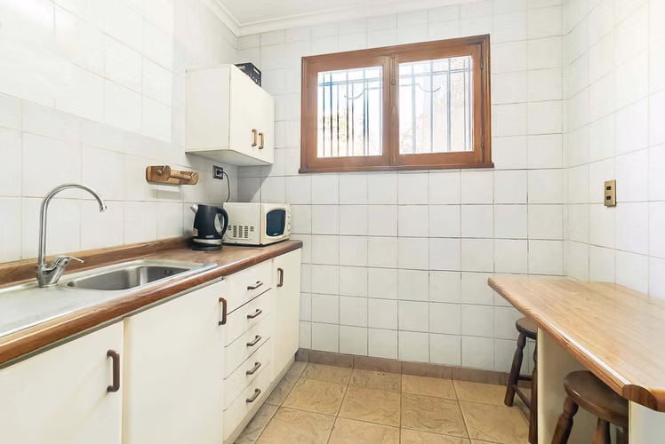 Metro Escuela Militar 9 dorm, 5 baños /300m2 (95582)