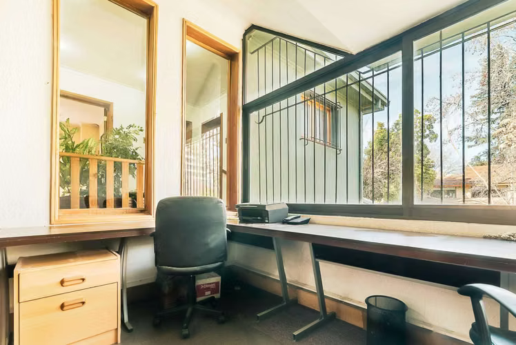 Metro Escuela Militar 9 dorm, 5 baños /300m2 (95582)