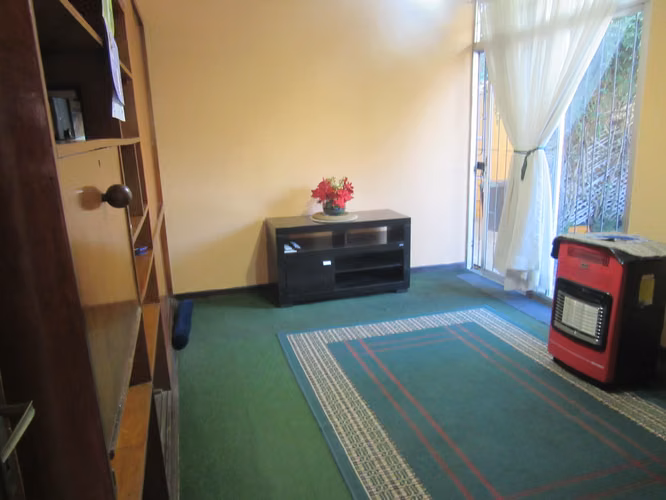 Cómoda y gran casa de 1 piso en Villa Alemana pasos centro.