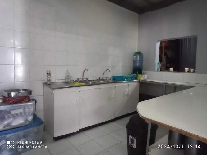 Vendo Terreno con Salón y Oficinas en Placilla, frente a Supermercado Unimarc