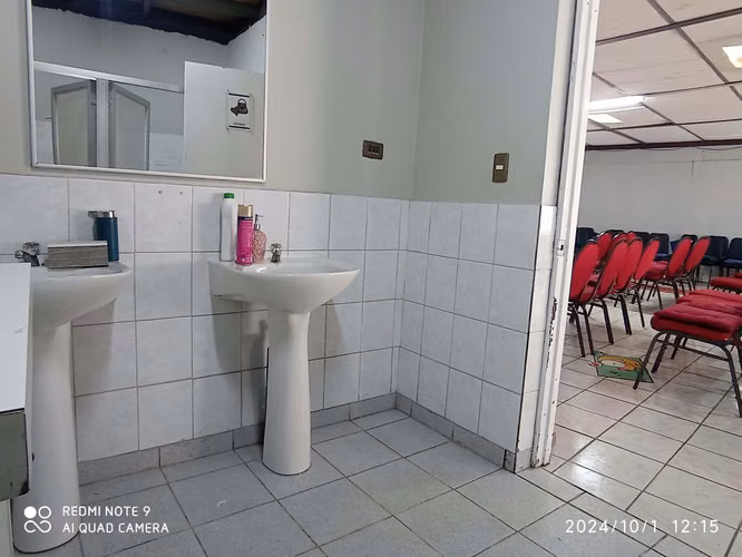 Vendo Terreno con Salón y Oficinas en Placilla, frente a Supermercado Unimarc