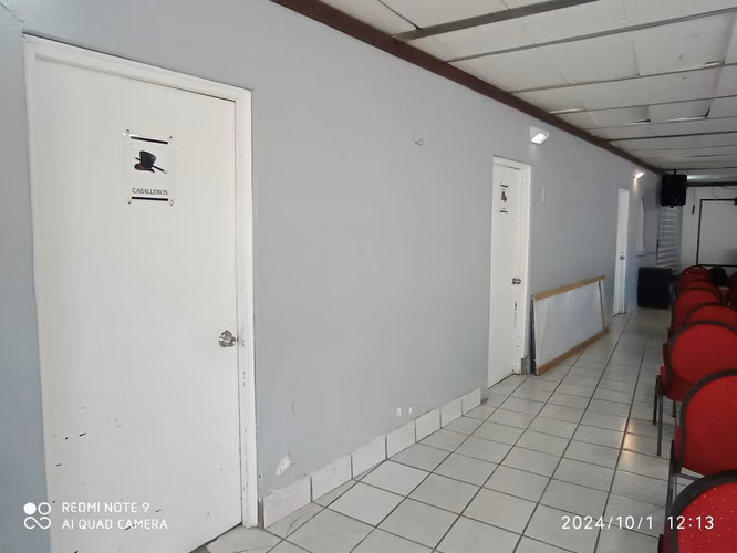 Vendo Terreno con Salón y Oficinas en Placilla, frente a Supermercado Unimarc
