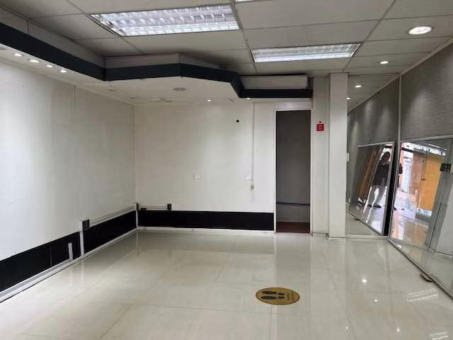 Local Comercial de 73 M2 en el Centro de Tco. (95696)