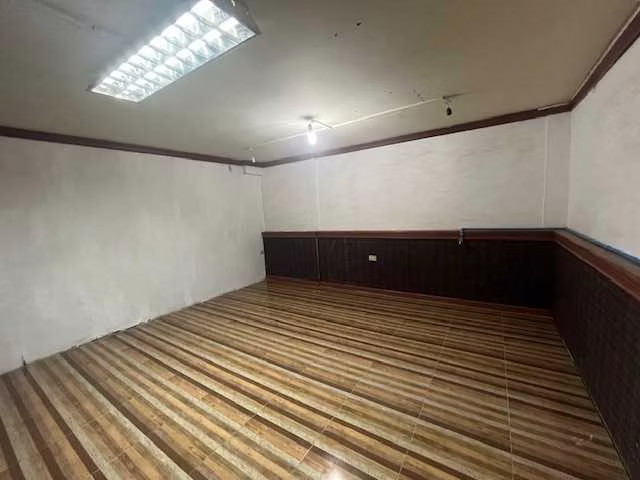 Local Comercial de 73 M2 en el Centro de Tco. (95696)