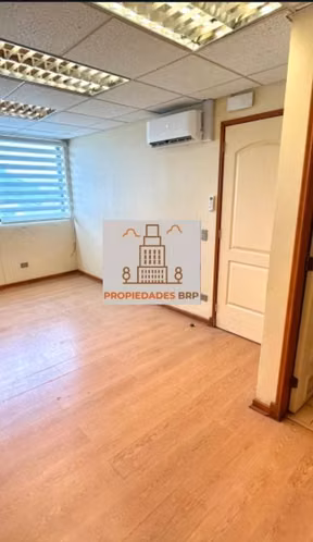 VENTA DE OFICINA EN EDIFICIO MANUEL MONTT 2 PRIVADOS , RECEPCIÓN, ESTACIONAMIENTO EN CURICÓ - Imagen 5