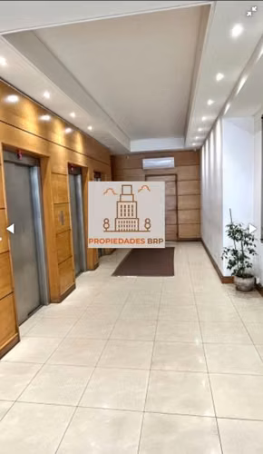 VENTA DE OFICINA EN EDIFICIO MANUEL MONTT 2 PRIVADOS , RECEPCIÓN, ESTACIONAMIENTO EN CURICÓ - Imagen 2