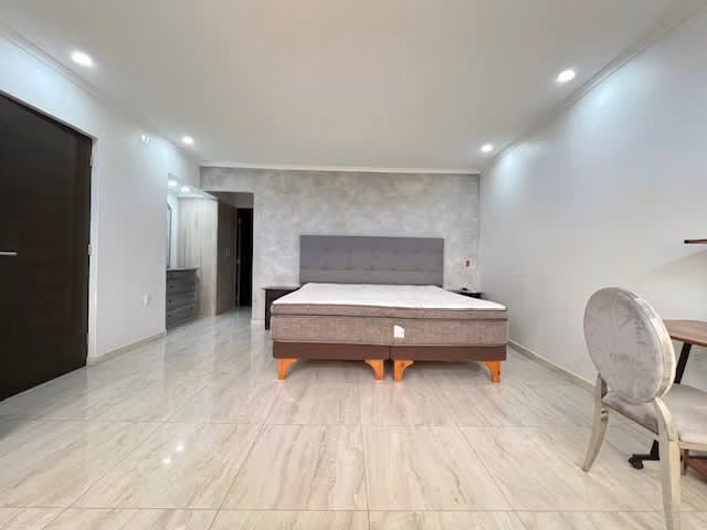 Vende casa amplia remodelada en Jardines del Sur