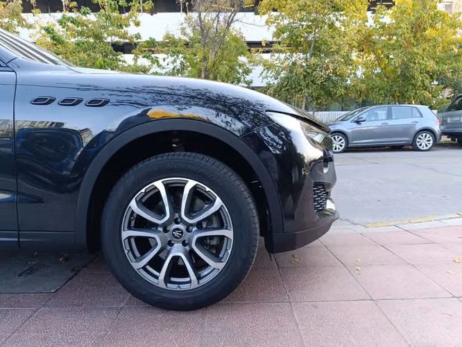 MASERATI LEVANTE 2020