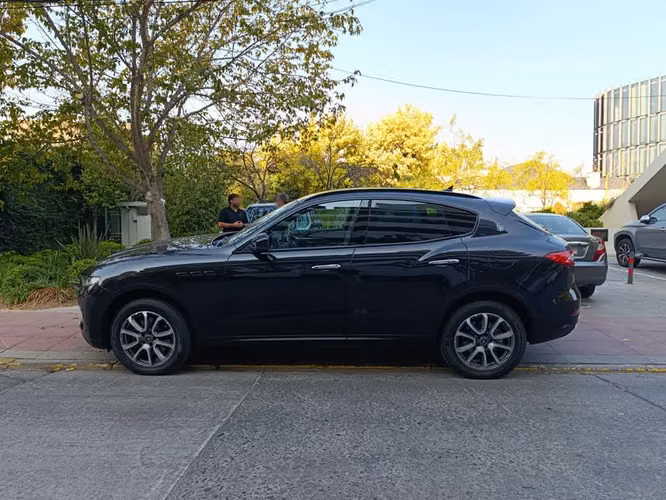 MASERATI LEVANTE 2020