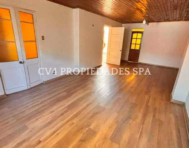 ¡Propiedad en Venta en Estación Central con galpón!