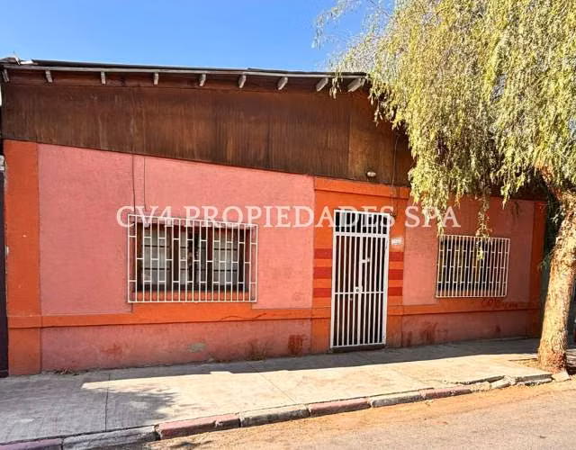 ¡Propiedad en Venta en Estación Central con galpón!