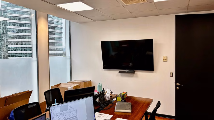 Amplia oficina en venta 5 privados, estaciones de trabajo, con inmejorable ubicación en Las Condes