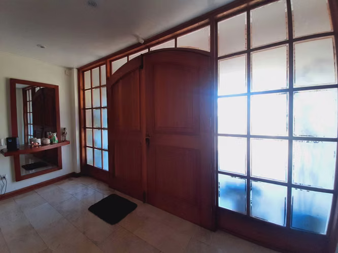 Gran casa y amplio jardín en Las Golondrinas (97694) - Imagen 2
