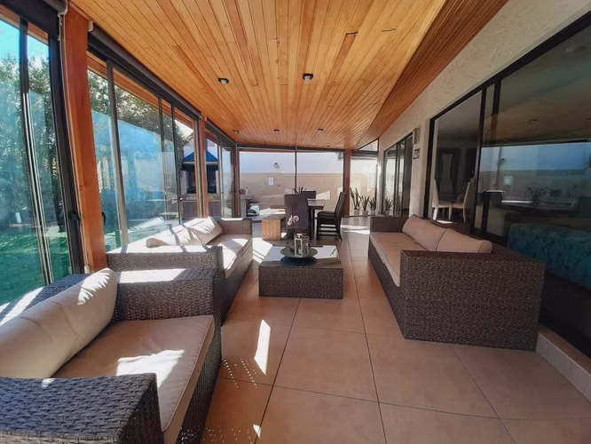Gran casa y amplio jardín en Las Golondrinas (97694) - Imagen 8