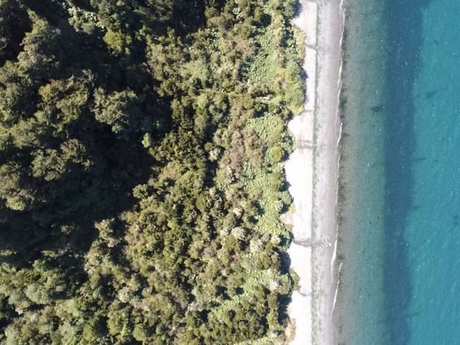 Parcela En Venta En Puqueldón, Con Orilla De Playa Y Vista.