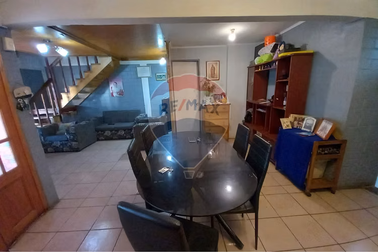 Se vende casa 2 pisos/ villa los ríos/ 5d 2 b