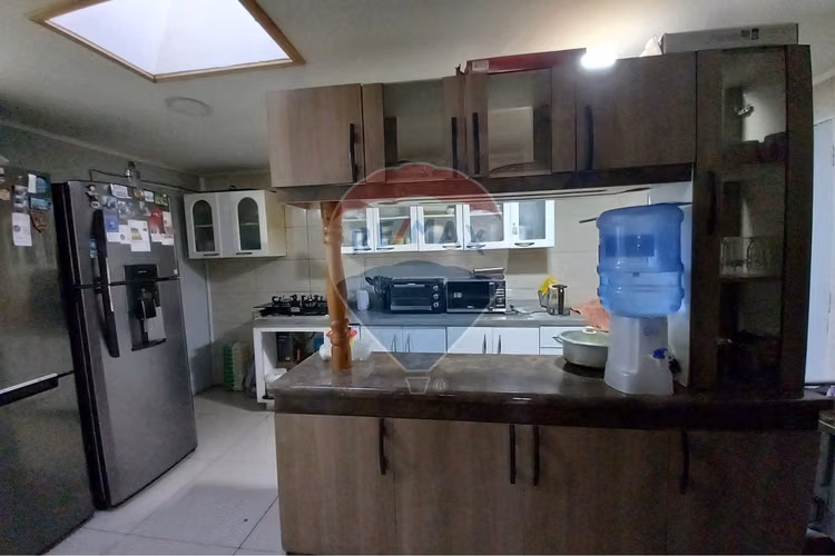 Se vende casa 2 pisos/ villa los ríos/ 5d 2 b