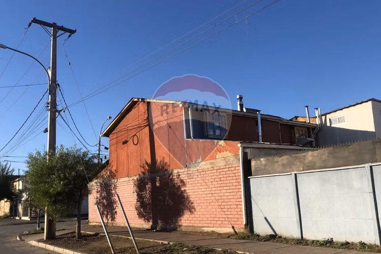 Se vende casa 2 pisos/ villa los ríos/ 5d 2 b