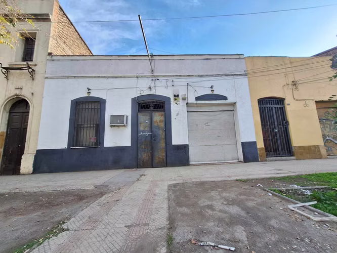 Venta casa 6dormitorios, 3 baños Portugal (99826)