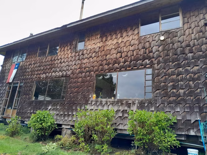 Casa grande y parcela de 1,45 hectáreas en Hornopirén