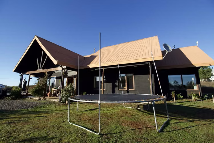 Parcela con casa, quincho y piscina, sector San Nicolas, Florida. $
