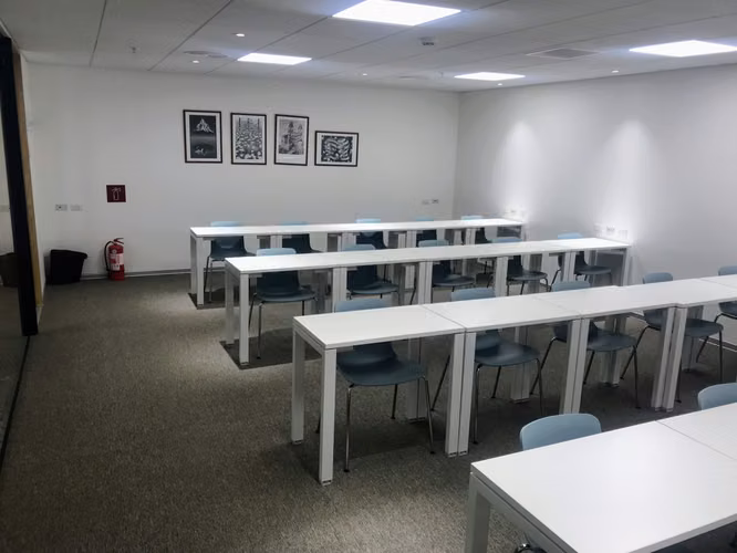 Oficina En Arriendo En Las Condes - Metro Escuela Militar