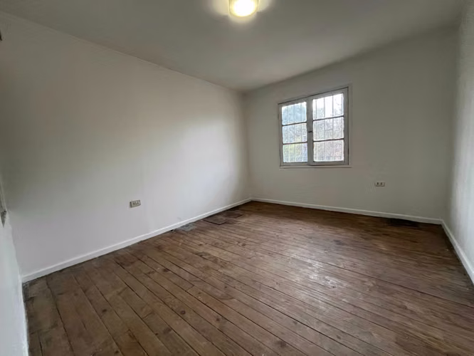 CASA 4 DORMITORIOS , AMPLIA BODEGA (100678)