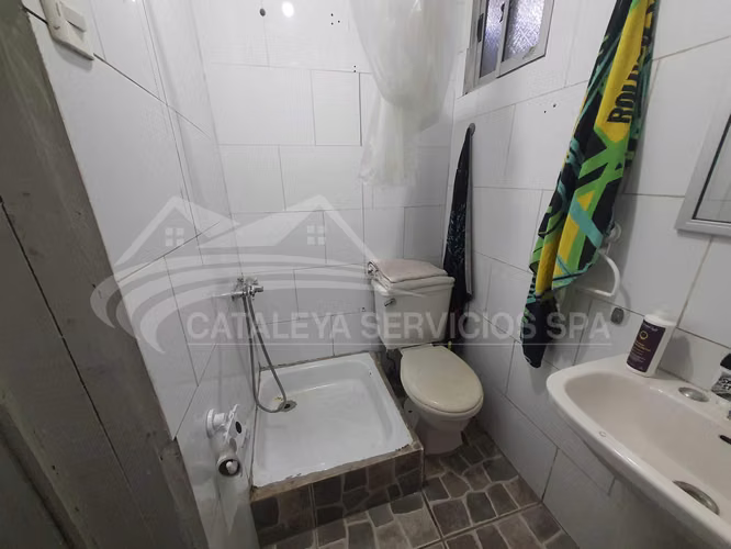 DPTO. INTERIOR, 2 PISOS, 1 HAB-1 BAÑO (100824)