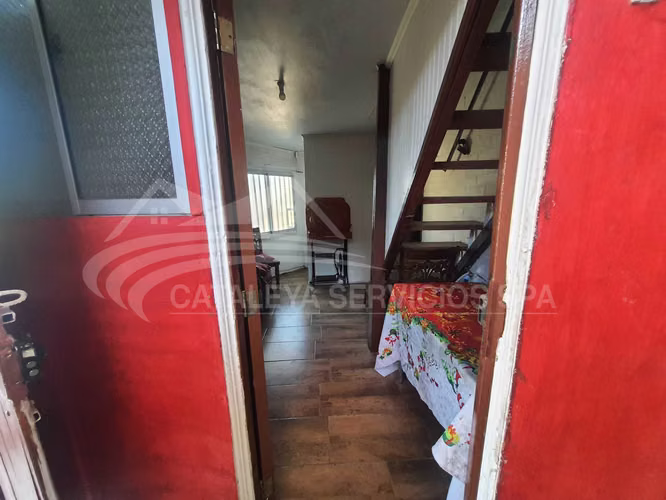 DPTO. INTERIOR, 2 PISOS, 1 HAB-1 BAÑO (100824)