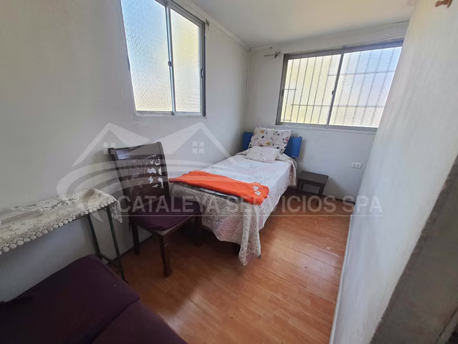 DPTO. INTERIOR, 2 PISOS, 1 HAB-1 BAÑO (100824)