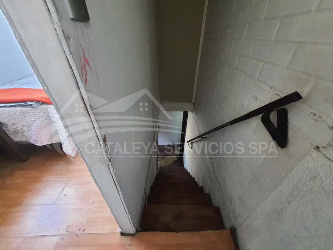 DPTO. INTERIOR, 2 PISOS, 1 HAB-1 BAÑO (100824)