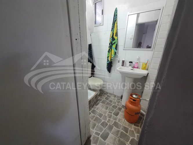 DPTO. INTERIOR, 2 PISOS, 1 HAB-1 BAÑO (100824)
