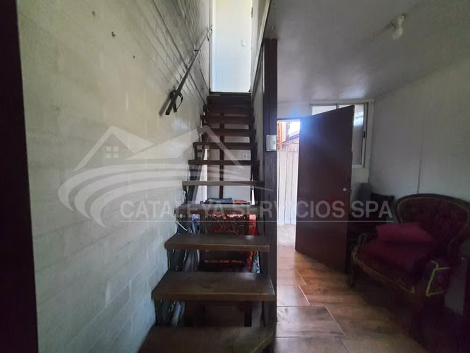DPTO. INTERIOR, 2 PISOS, 1 HAB-1 BAÑO (100824)