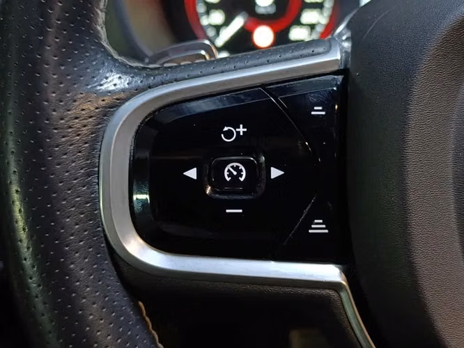 VOLVO XC60 2018
