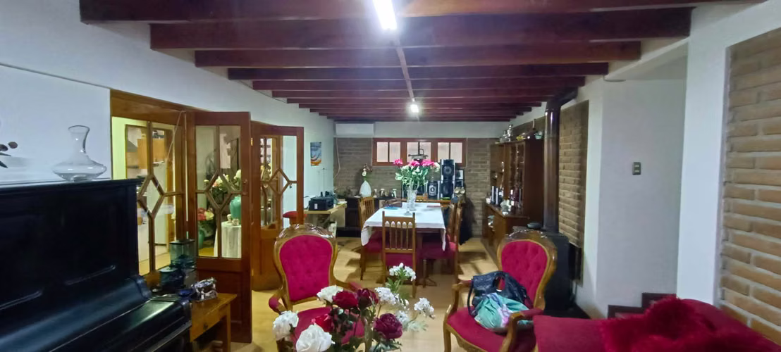 Amplia propiedad  de uso comercial  (100920)