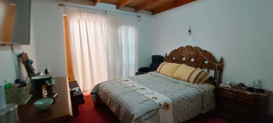 Amplia propiedad  de uso comercial  (100920)