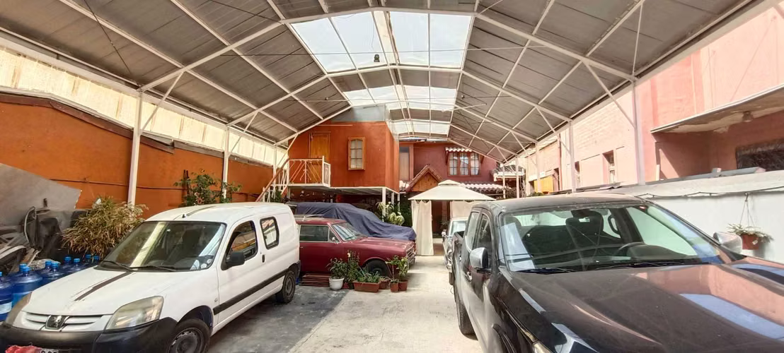 Amplia propiedad  de uso comercial  (100920)