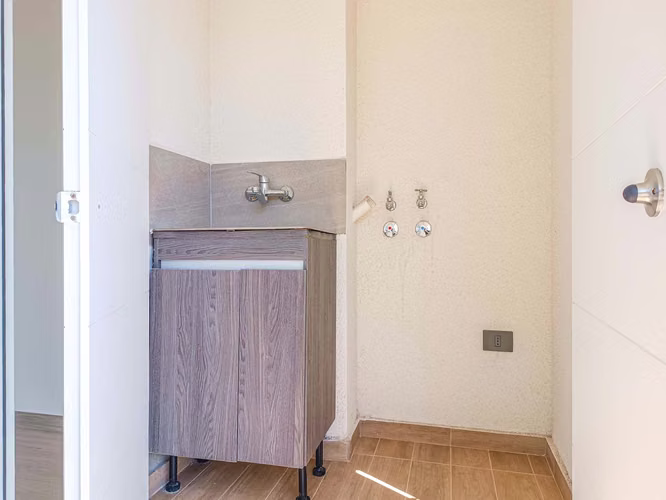 Av. La Florida 10695 (1 Est ) [2820-4]
