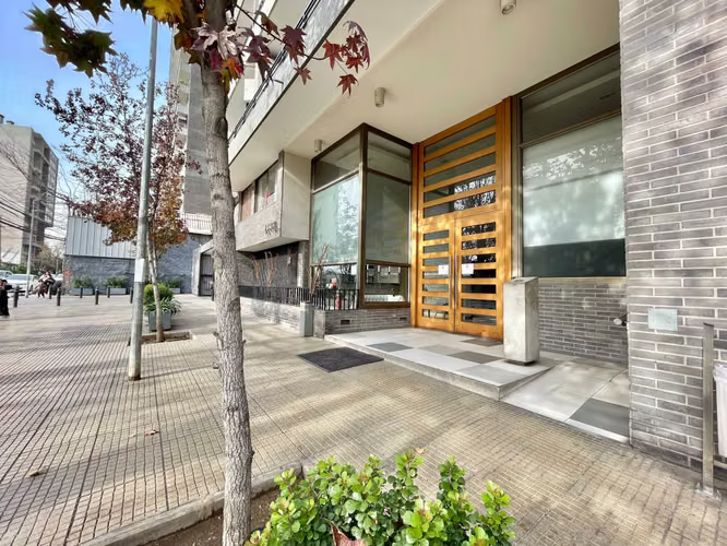Amplio Dpto. 3D 2B 1E 1B Av. Ecuador  (102448)
