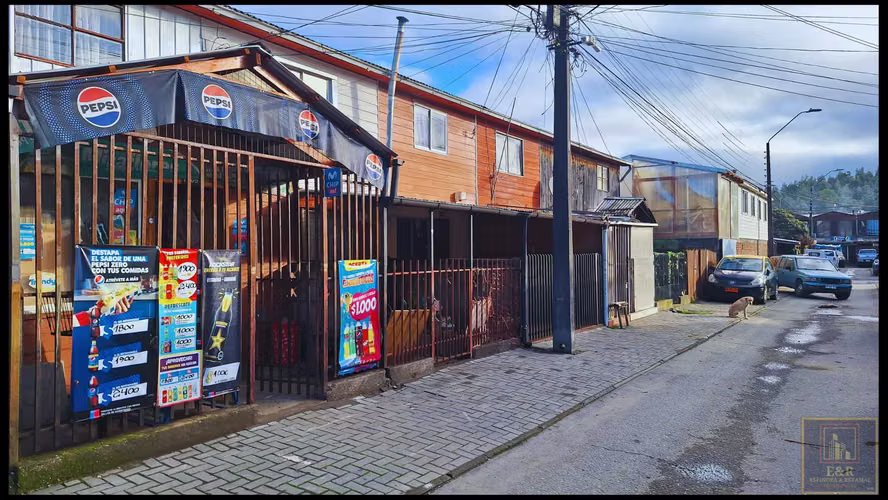 VENDE CASA CON ALMACEN , EN SANTA JUANA (101809)