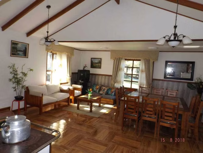 SE ARRIENDA GRAN CASA 6D 4B EN VILLARRICA  (102470)