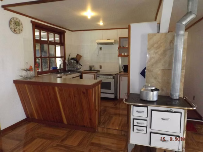 SE ARRIENDA GRAN CASA 6D 4B EN VILLARRICA  (102470)