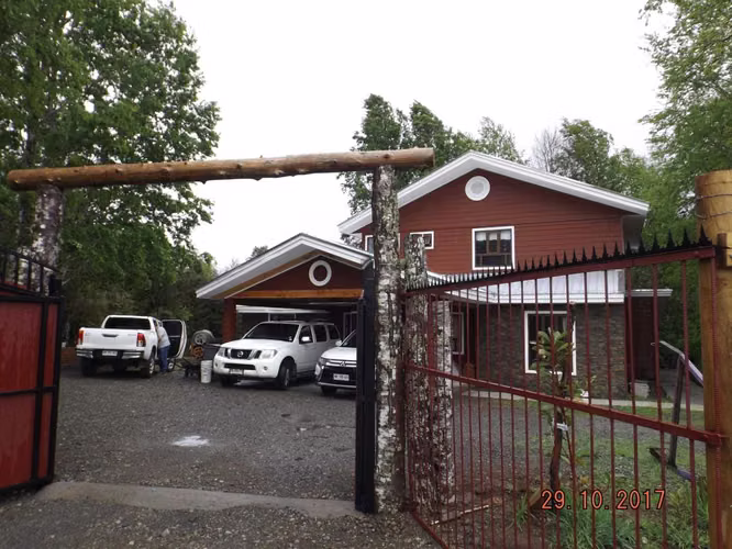 SE ARRIENDA GRAN CASA 6D 4B EN VILLARRICA  (102470)