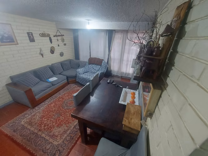 Se vende linda casa 2 pisos, 2 dormitorios, 1 baño,  de Puente Alto.